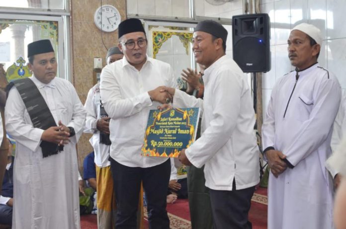 Safari Ramadhan, Pemko Medan Serahkan Bantuan 50 Juta ke Masjid Nurul Iman