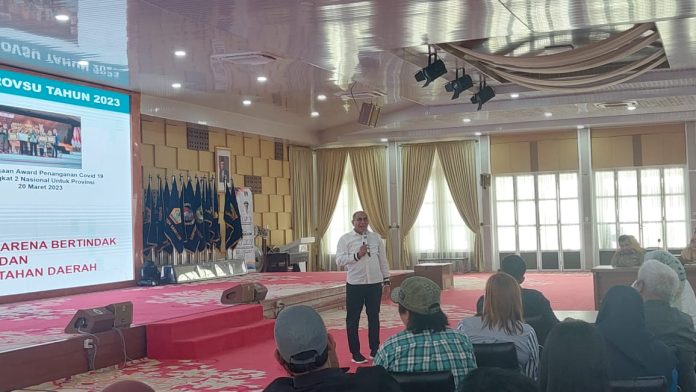 Gubernur Sumatera Utara (Sumut) Edy Rahmayadi saat Diskusi dengan Forum Wartawan Sumut di Aula Tengku Rizal Nurdin, Jalan Sudirman Nomor 41, Medan, Senin (27/3/23). (f:anita/mistar)