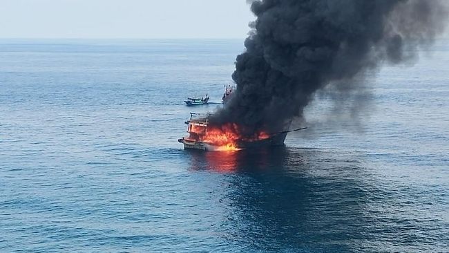ilustrasi kapal terbakar