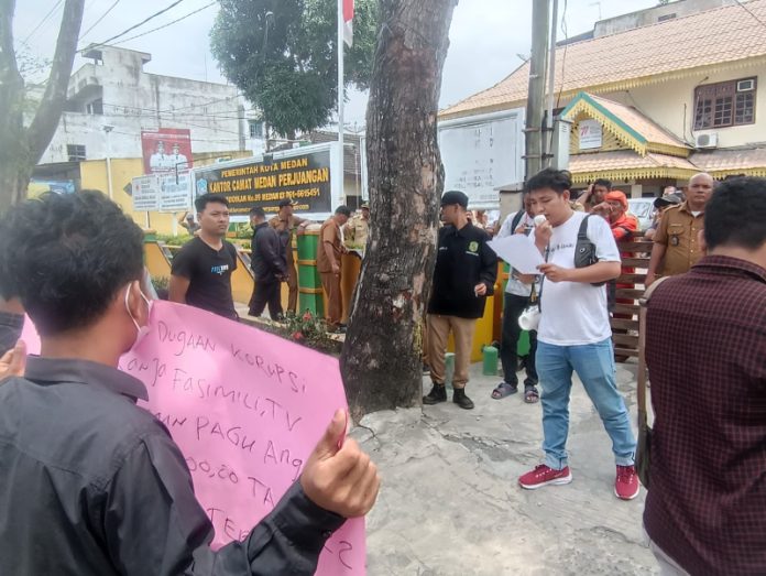 Mahasiswa Demo Dugaan Korupsi Dana Kelurahan Medan Perjuangan