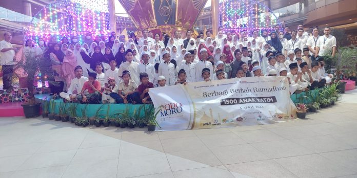 Seratusan anak yatim piatu yang dibawa main ke Funworld dan nonton bioskop di Delipark Mall Medan pada Ramadan 2023. (f:anita/mistar)