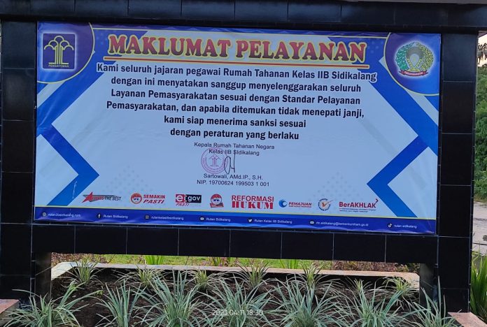 Maklumat pelayanan ditandatangani KarutanSartowali di Rutan Kelas II Sidikalang Jalan Rimobunga Kecamatan Sitinjo Dairi, Sidikalang, Rabu (12/4/23) (f:manru/mistar)