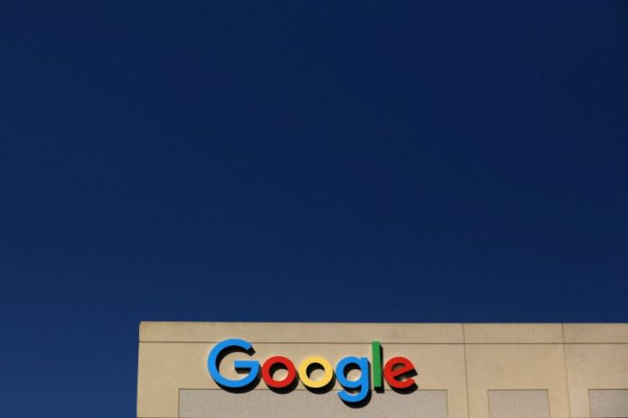 Logo Google terlihat di bangunan kantornya di Irvin, California, Amerika Serikat. 7 Agustus 2017. (REUTERS/MIKE BLAKE)