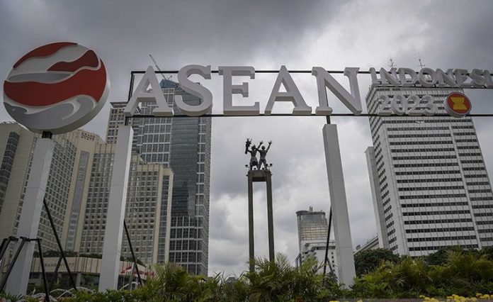 0Keketuaan ASEAN Indonesia Berada pada Titik Sejarah Penting