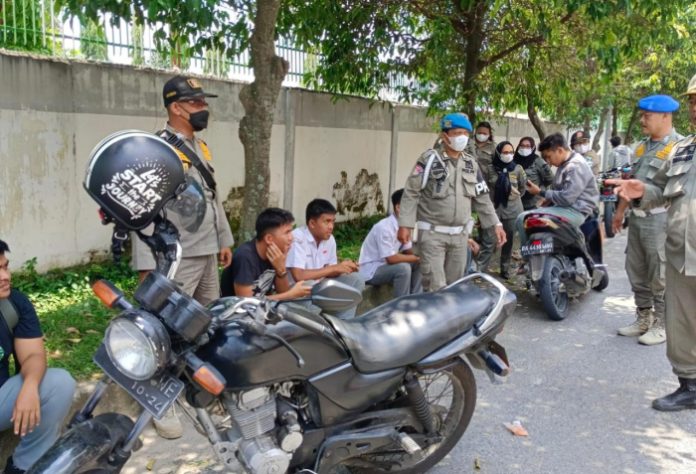 Satpol PP Siantar Gelar Razia Aksi Konvoi dan Corat-Coret Pelajar, Begini Hasilnya