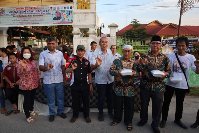 Wali Kota Tanjungbalai Bersama KBI Berbagi Takjil Ramadhan 1444 H