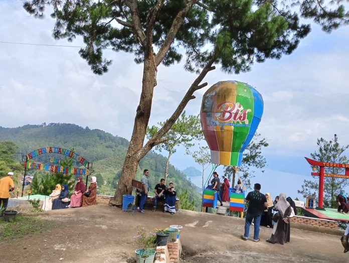 Lokasi Wisata Bukit Indah Simarjarunjung (f:Roland/mistar)
