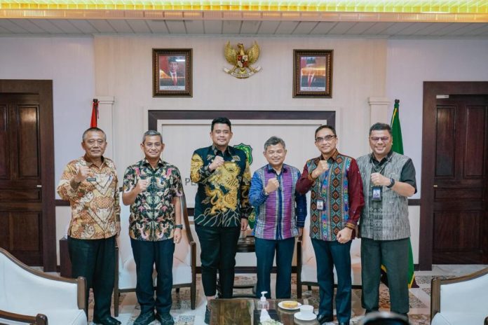 Bobby Nasution saat menerima kunjungan Kepala Perwakilan BI Provinsi Sumatera Utara Doddy Zulverdi di Balai Kota Medan (f:ist/mistar)
