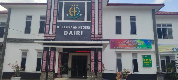 Kantor Kejaksaan Negeri Dairi di Jalan Sisingamangaraja Sidikallang, Rabu (26/4/23) (f:manru/mistar)