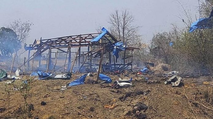 Lebih dari 100 orang dikhawatirkan tewas dalam serangan udara, Selasa (11/4/23), yang dilancarkan oleh militer Myanmar. (f:aawsat.com)