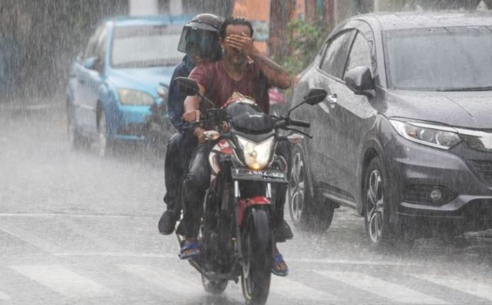 BMKG Sebut Daerah Ini Berpotensi Hujan Lebat Disertai Angin Kencang dan Petir