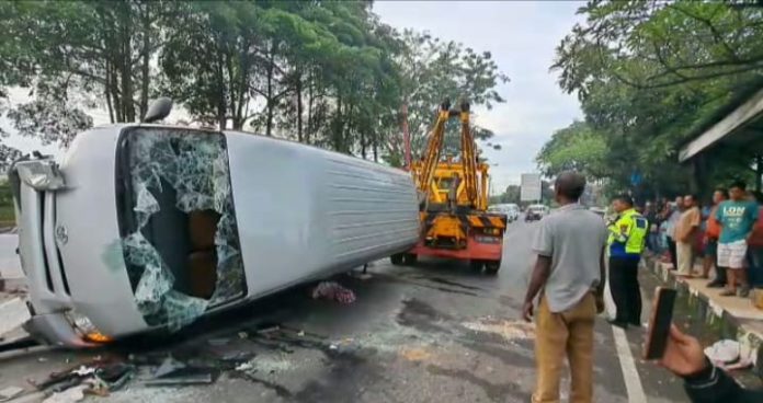 Bus Tiomaz Trans Alami Kecelakaan di Tebing Tinggi