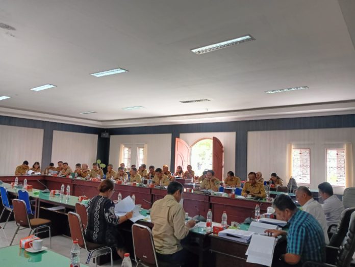 Badan Anggaran DPRD Simalungun rapat dengan Dinas Pertanian Simalungun (f:roland/mistar)