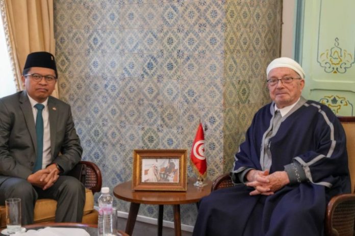 Duta Besar RI untuk Tunisia Zuhairi Misrawi bertemu dengan ulama besar (Mufti) Tunisia Syaikh Hisyam Mahmud di Kasbah, Tunis