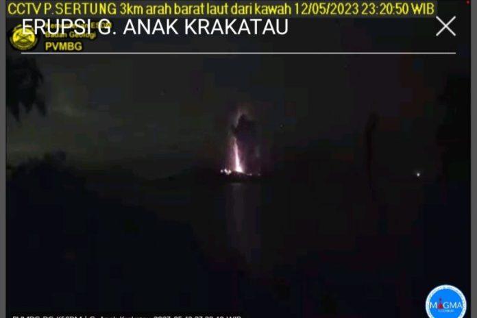 Gunung Anak Krakatau Muntahkan Abu Vulkanik Tadi Malam, Masyarakat dan Nelayan Dihimbau Tidak Dekati Radius 5 Km