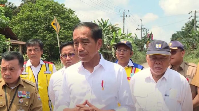 Presiden Jokowi Janji Segera Perbaiki Jalan Rusak di Sumut Paling Lama Juli.