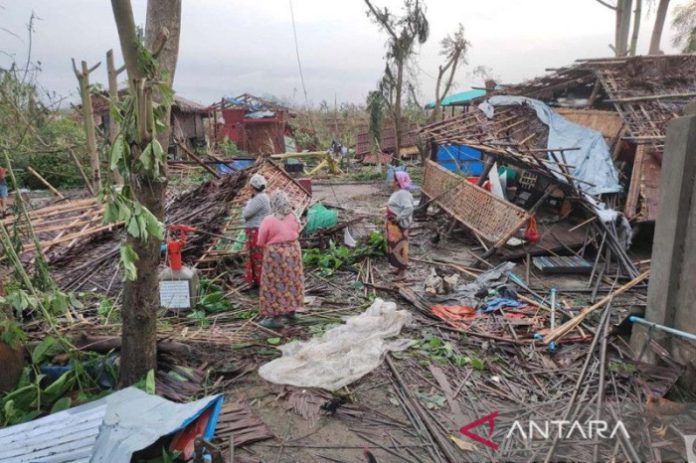 Suasana kerusakan pemukiman warga setelah dihantam siklon Mocha di Sittwe, Myanmar (antara/mistar)