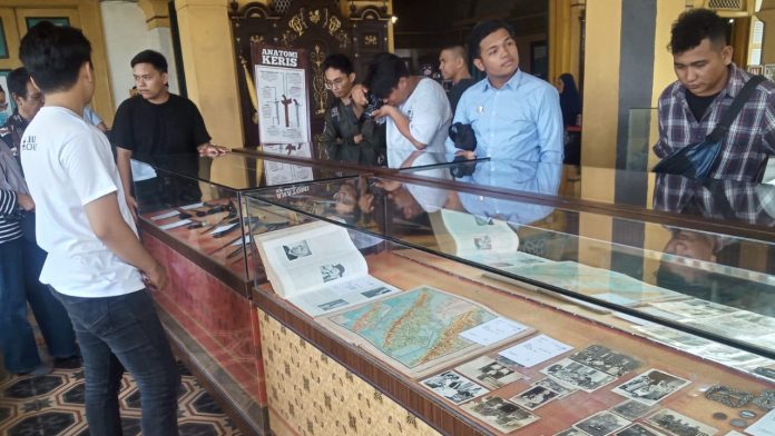 Pameran benda pusaka di Istana Maimun Medan