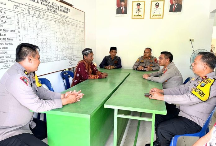 Kunjungan silaturahmi Kapolres Batu Bara ke Kantor MUI Kabupaten Batu Bara, Selasa (2/5/23) petang.(f:ist/mistar)
