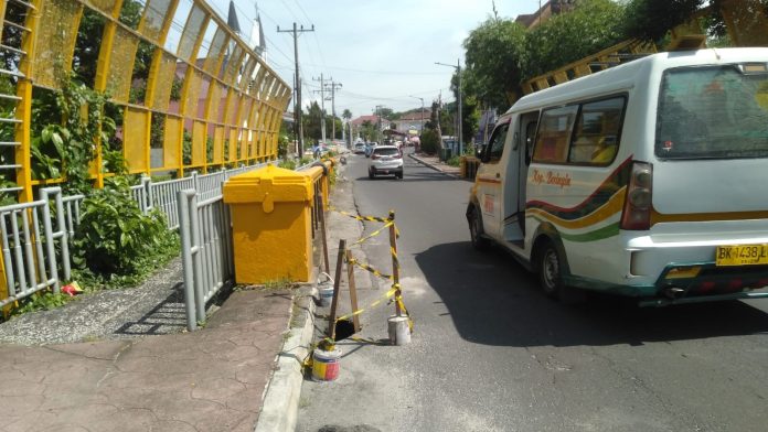 Lubang dalam menganga di siantar