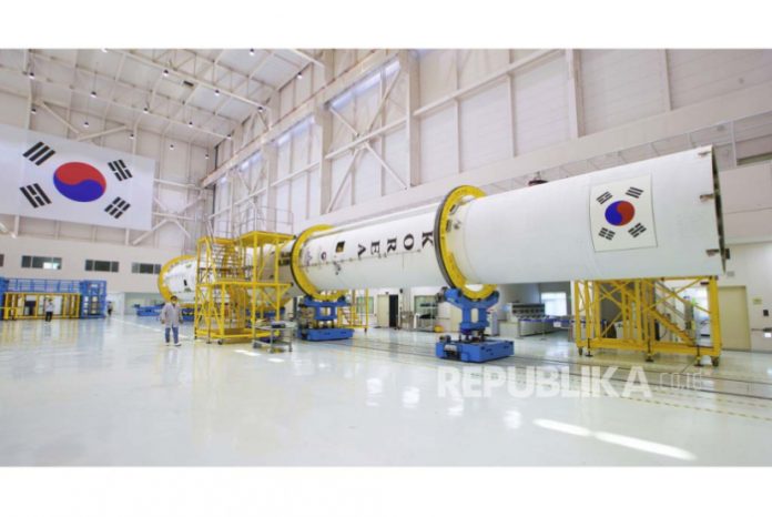roket Nuri terlihat di Naro Space Center di Goheung, Korea Selatan, pada 28 Maret 2023.(f:ist/mistar)