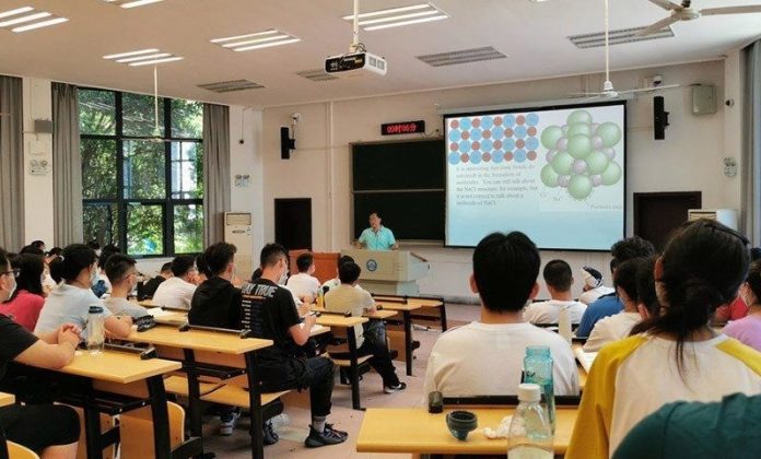 Mahasiswa Wuhan University di Kota Wuhan, Provinsi Hubei, China, mengikuti perkuliahan tatap muka (24/8/2020). Wuhan merupakan kota pertama tempat ditemukannya kasus COVID-19. (ANTARA/HO-Xinhua/mii/am)