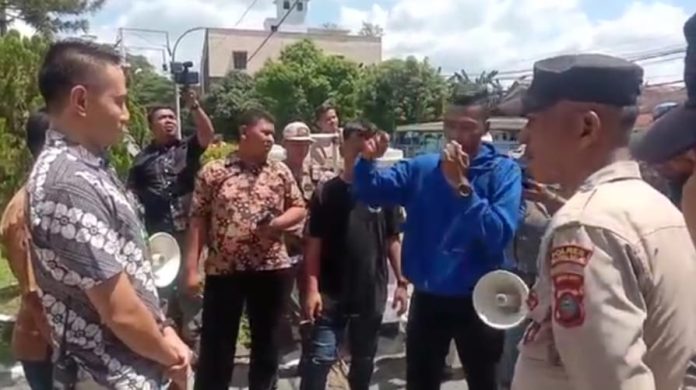 unjuk rasa di pengadilan Tanjung balai