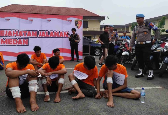 Ditembak, 4 Pelaku Begal yang Tewaskan Mahasiswa UMSU Tertunduk Lesu di Polrestabes Medan
