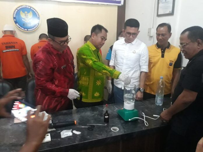 Bupati Sergai ikut memusnakan narkoba jenis sabu di BNNK (f:boby/mistar)