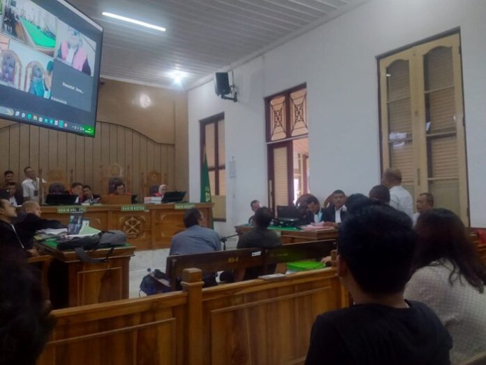Suasan sidang pemeriksaan saksi kasus Tipikor proyek galvanis Siantar di PN Medan. (f:deddy/mistar)