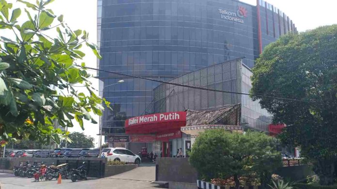 Gedung Balei Merah Putih di Kota Pematang Siantar milik PT. Telkom.