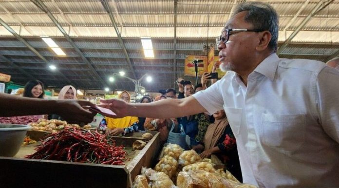 Kunjungi Pasar Bandarjo, Mendag Zulhas Dipantau Panwaslu Kecamatan Ungaran Barat