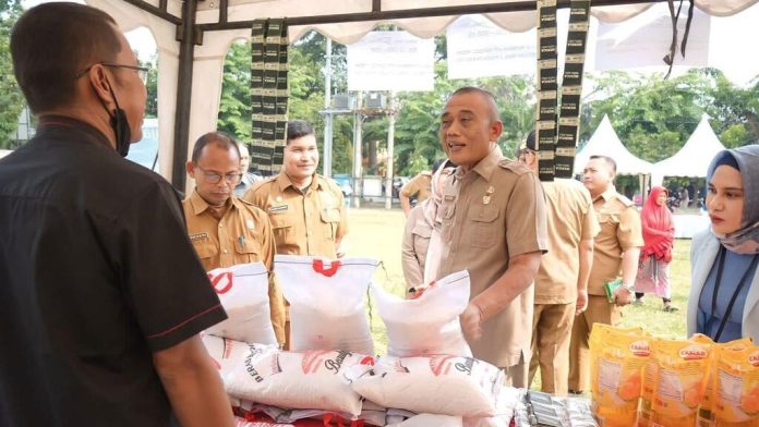 Plt Kepala Dinas Ketahanan Pangan, Pertanian dan Perikanan Kota Medan Agus Sutiyono saat membuka GPM di Lapangan Pertiwi.