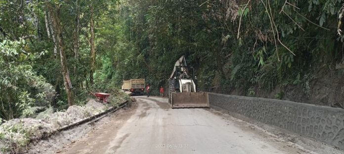 Pekerjaan proyek paket program hibah jalan daerah(PHJD) ruas jalan simpang Lae Pondom- Silalalahi di Kecamatan Silahisabungan Kabupaten Dairi (f;manru/hm17)