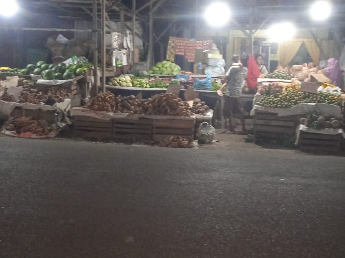 Pedagang Sayur di Pasar Raya Lau Dendang Mengeluh Sepi Pembeli