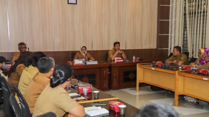 Wali Kota Pematang Siantar dr Susanti Dewayani pimpin Rapat Persiapan Penilaian Kepatuhan Standar Pelayanan Publik Ombudsman RI Tahun 2023.