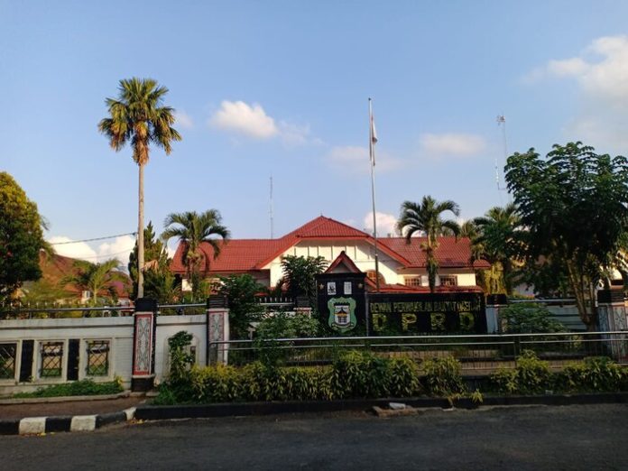 Kantor DPRD Siantar yang menjadi tempat dibahasnya pamakxzulan walikota