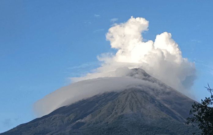 Aktivitas Vulkanik Gunung Karangetang Mulai Menurun Setiap Enam Jam