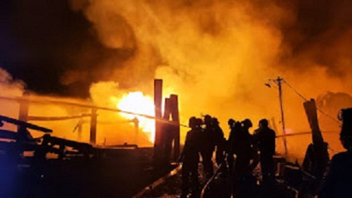 Kobaran api membakar 9 unit kapal ikan di Pelabuhan Belawan (f;ist/mistar)