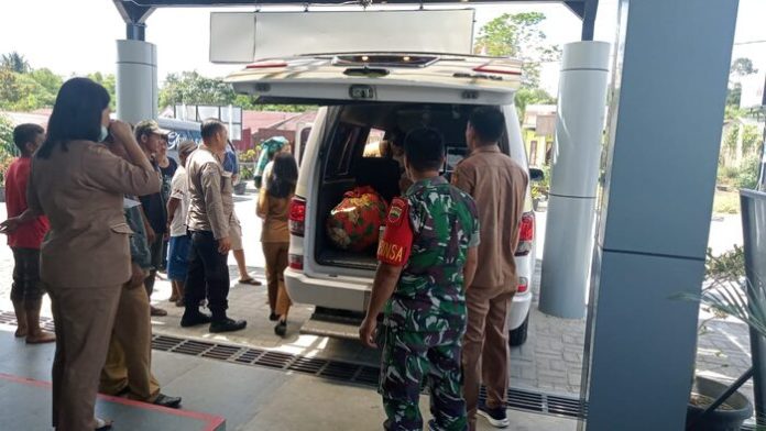 RN mengalami luka dibagian perut saat berada di Puskesmas Tiga Baru Kecamatan Pegagan Hilir kemudian dirujuk ke RSUD Sidikalang (f:ist/mistar)