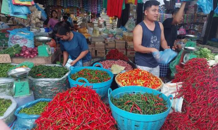 Pedagang cabai merah di Medan. (f:dok/mistar)