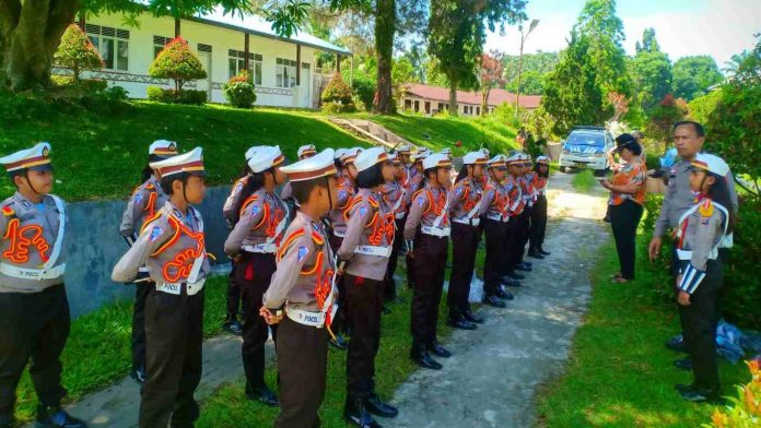 Satuan Lalulintas Polres Simalungun, saat melakukan pelatihan Polisi Cilik.