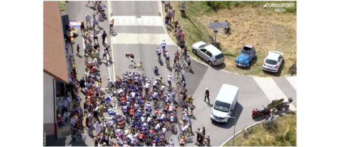20 Pesepeda Tour de France Alami Kecelakaan Beruntun, Penyebabnya Bikin Geleng Kepala