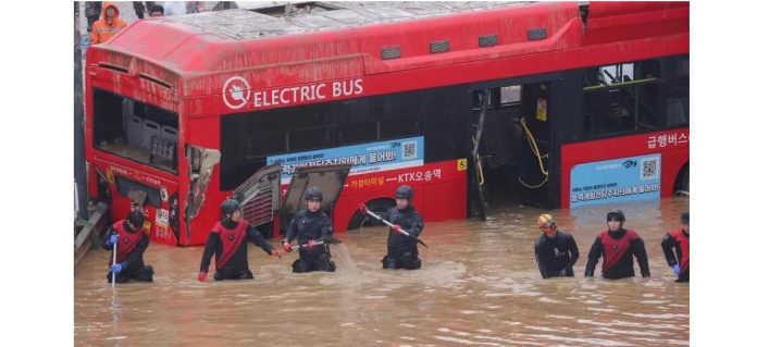 33 Orang Tewas Banjir di Korsel, Tim Penyelamat Mencari 19 Mobil yang Tenggelam di Terowongan