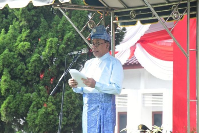 Deli Serdang H.Ashari Tambunan menjadi pembina upacara Hari Jadi ke-77 Kabupaten Deli Serdang di halaman kantor bupati setempat di Lubuk Pakam (f:rinaldi/mistar)