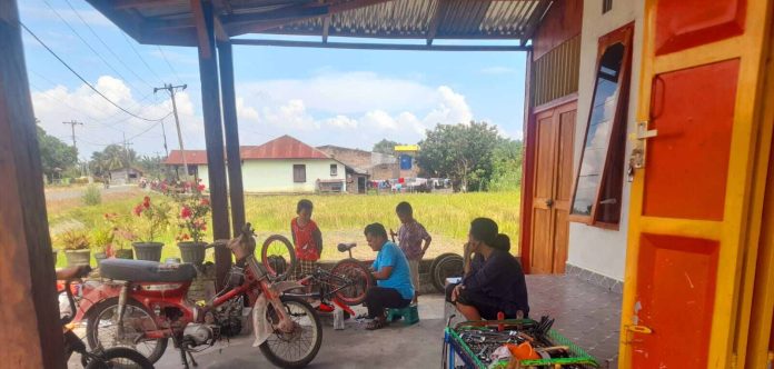 Didorong Keterpurukan Ekonomi, Usaha Bengkel Sepeda Motor Pasutri di Tanah Jawa Raih Sukses