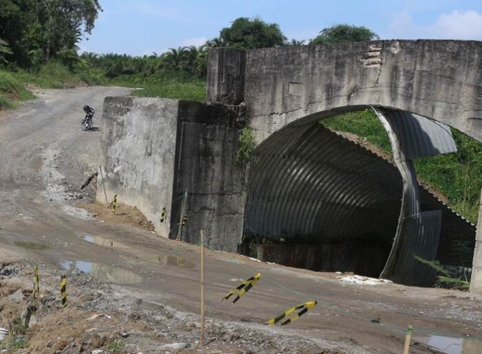 Proyek gorong-gorong galvanis di Kota Pematang Siantar yang merugikan keuangan negara Rp2,9 miliar, ambruk sebelum berfungsi. (f:jalatua/mistar)
