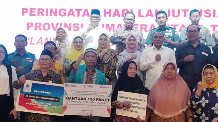 Warga ikuti acara Peringatan Hari Lanjut Usia Nasional (HLUN) Provinsi Sumut Tahun 2023 di Aula Tengku Raja Siregar, Kantor Gubernur Sumut. (f:anita/mistar)