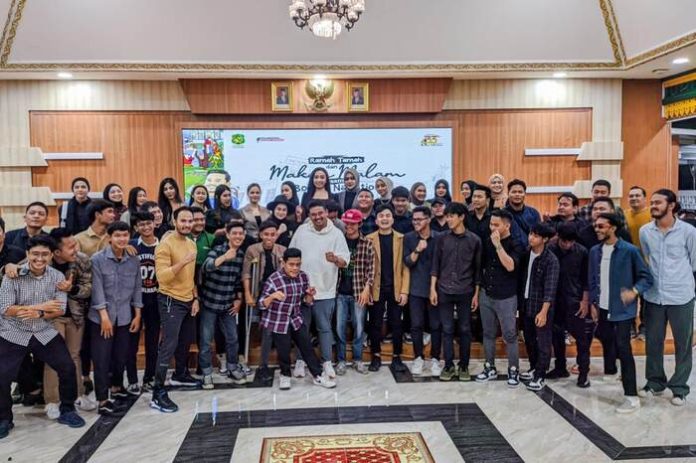 Bobby Nasution saat bertemu Influencer dan Konten Kreator Kota Medan di rumah dinasnya (f:ist/mistar)