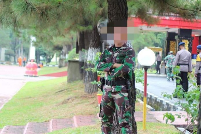 Oknum TNI-AD yang diadukan karena diduga mencuri mobil taksi online. (f;ist/mistar)